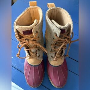 Sperry Heeled Saltwater Boots Tan and Burgundy Size 9
